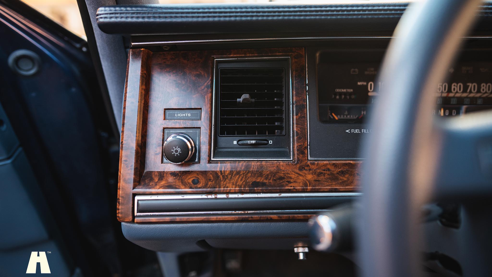 Innenraumfoto von 1992 Lincoln Town Car Limousine 