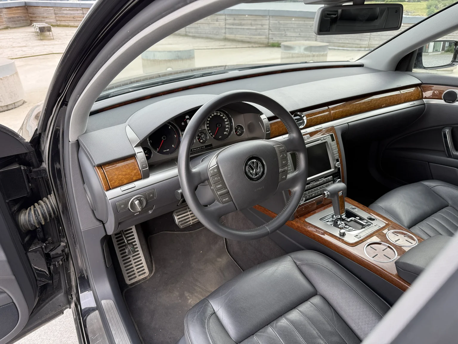 Interiörbild 2013 Volkswagen Phaeton 3.0 TDI (2)