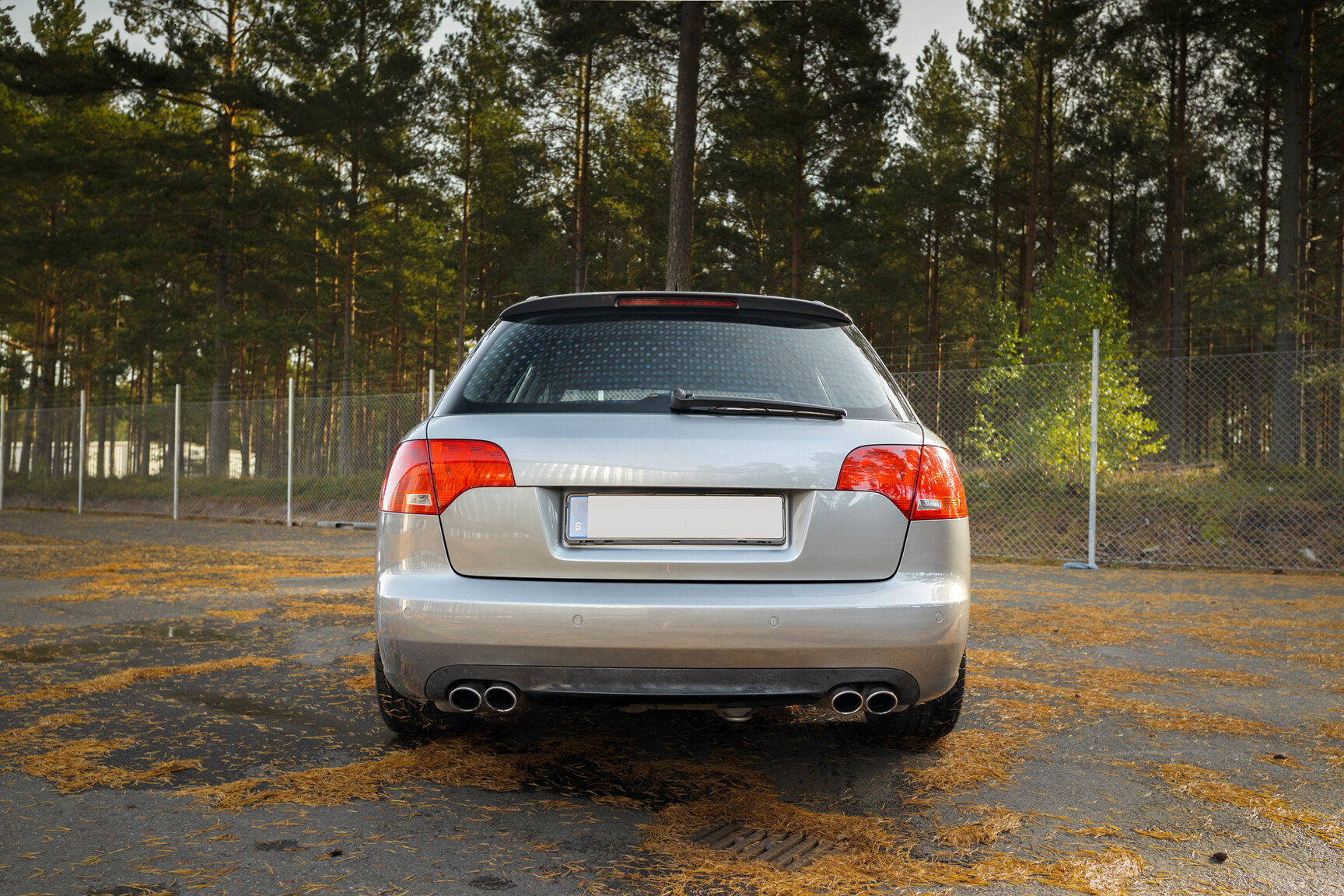 Exterior image of 2005 Audi S4 Avant (8)