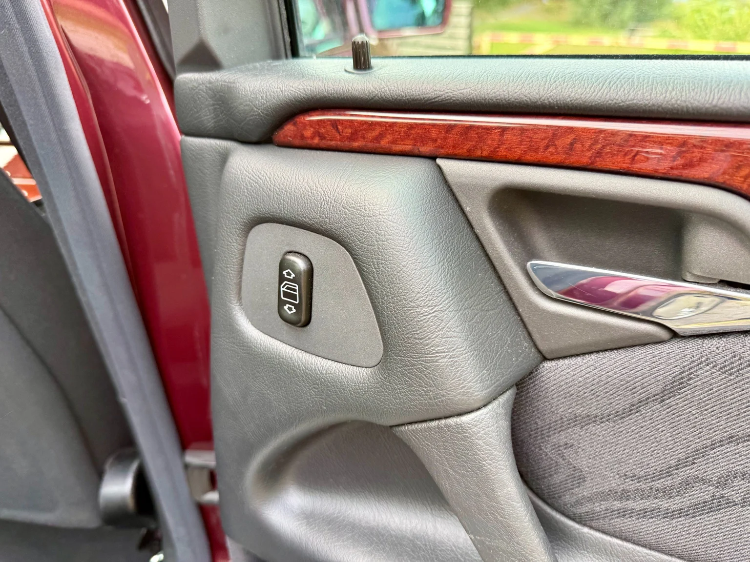 Interior image of 1997 Mercedes-Benz E 290 TD (61)
