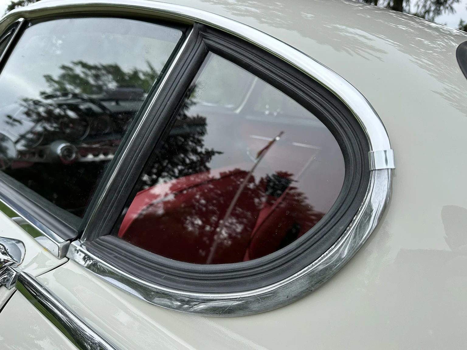 Exterior image of 1964 Volvo P1800S (66)