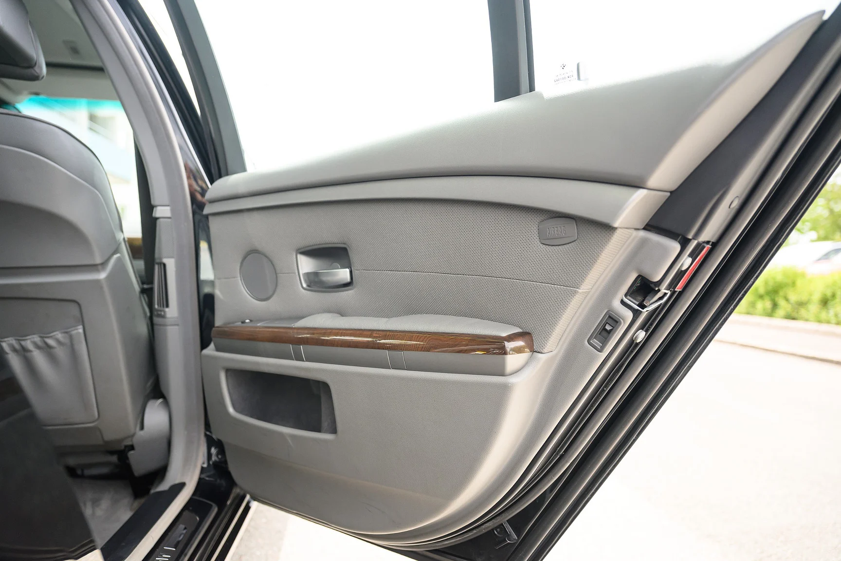 Interior image of 2001 BMW 745i (48)