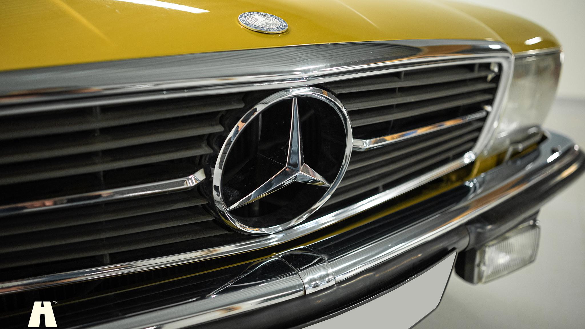 Exterior image of 1975 Mercedes SL 350