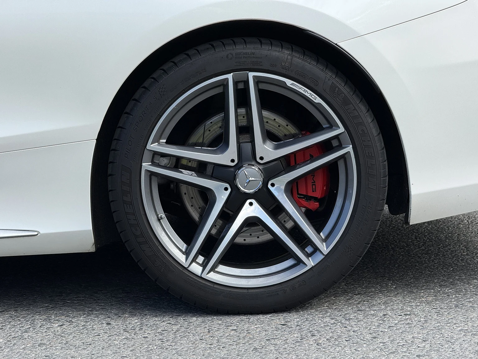 Exterior image of 2016 Mercedes-Benz S 63 AMG 4MATIC (12)