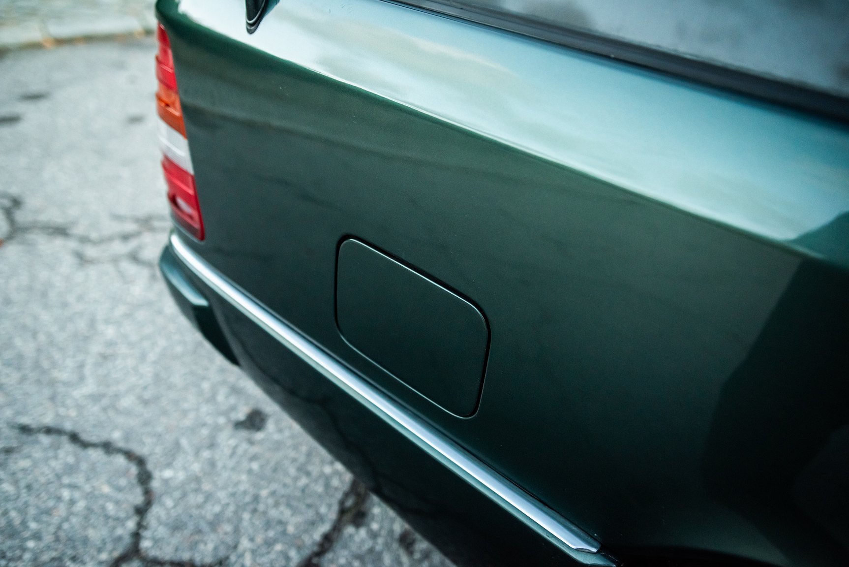 Exterior image of 1996 MERCEDES-BENZ E 320 T