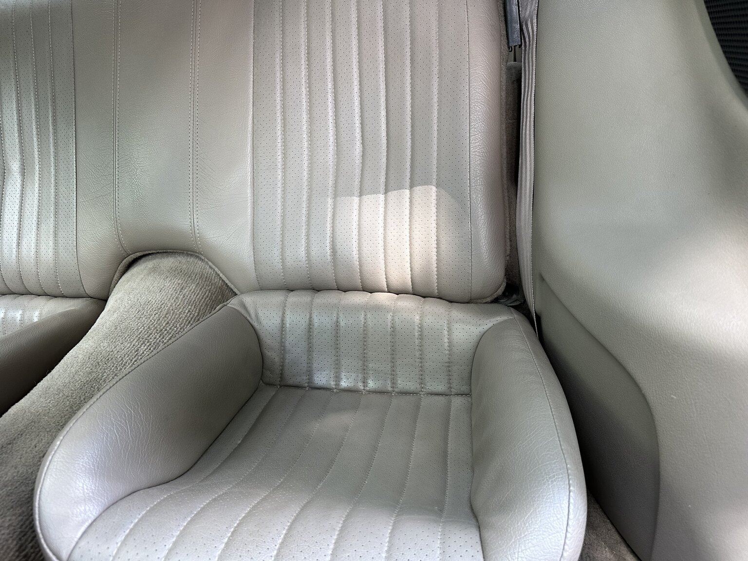Interior image of 2000 Pontiac TransAm Firebird (12)