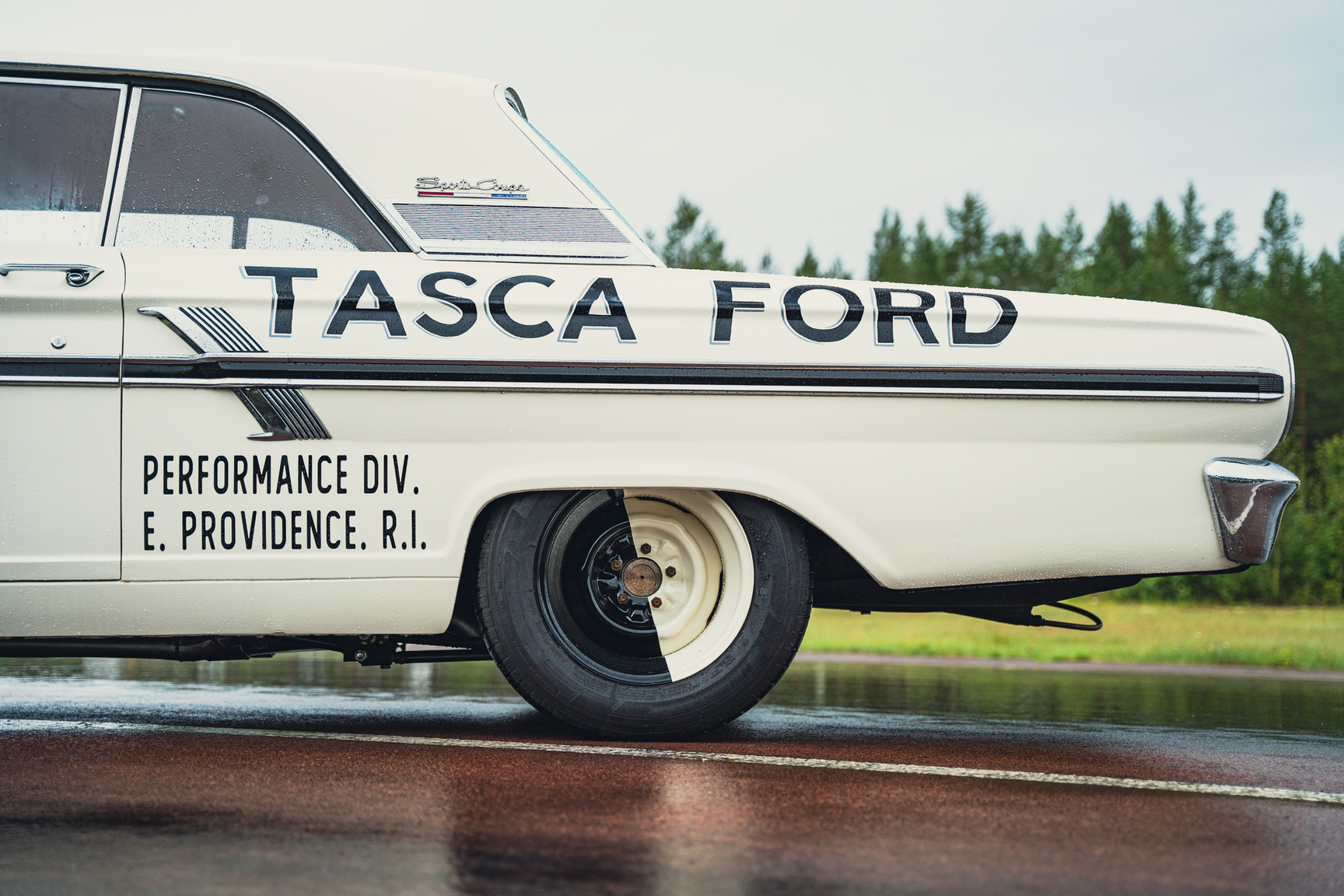 Aussenfoto 1964 Ford Fairlane 500 Sport Coupé (41)