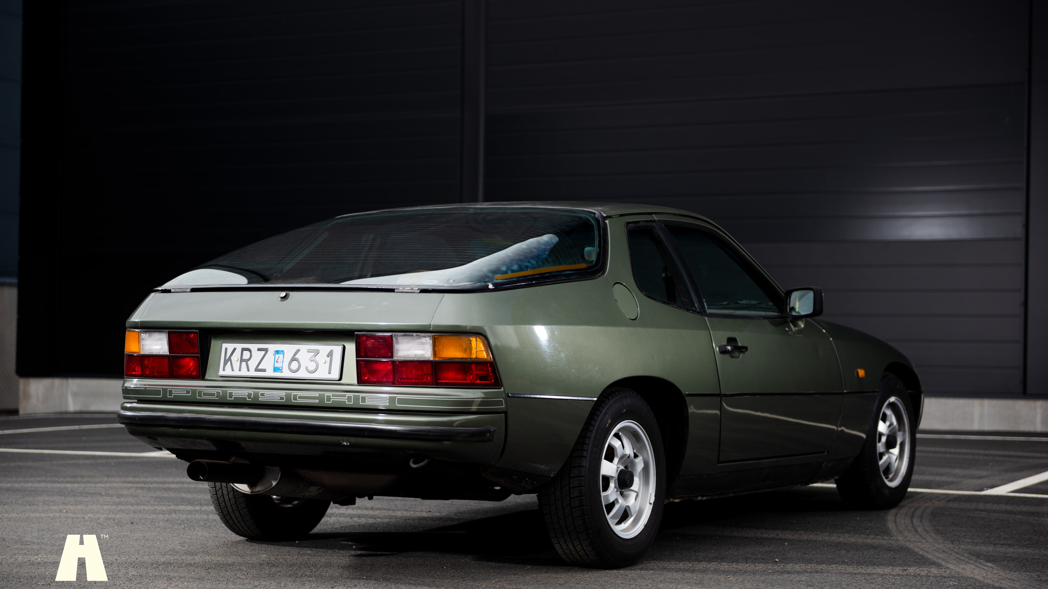 Exterior image of 1981 Porsche 924 (3)