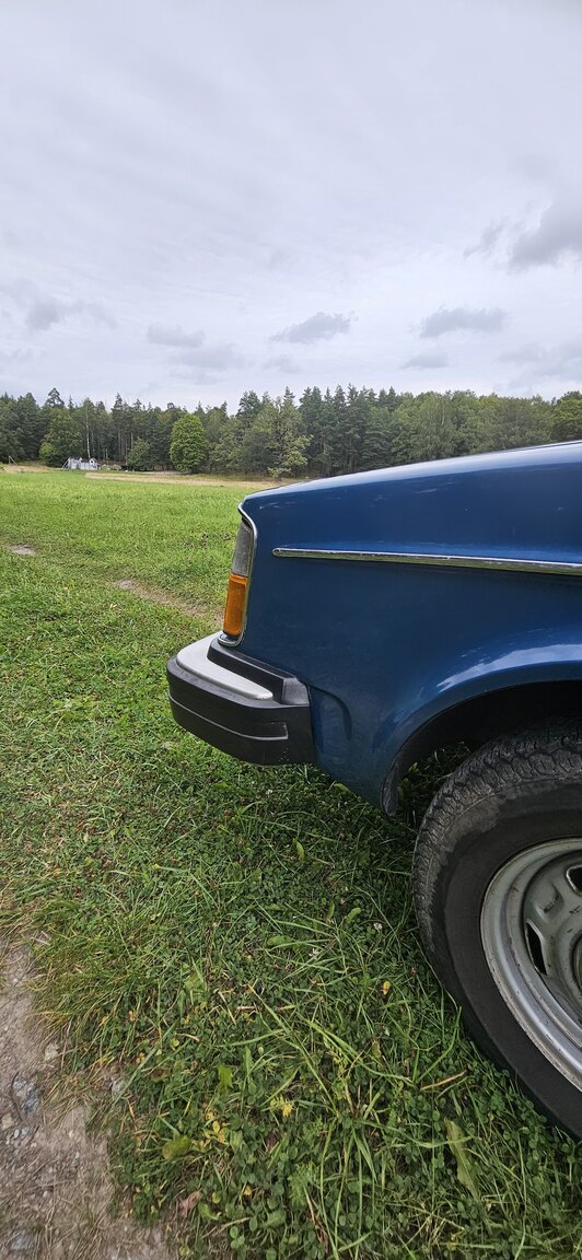 Exterior image of 1977 Volvo 242