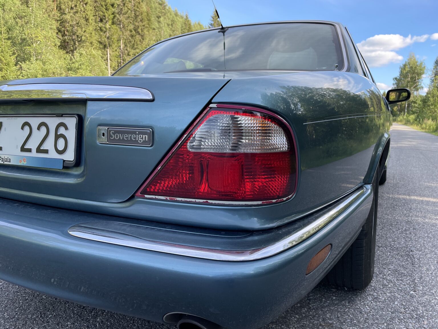 Exteriörbild på 1998 Jaguar XJ8 Sovereign (23)