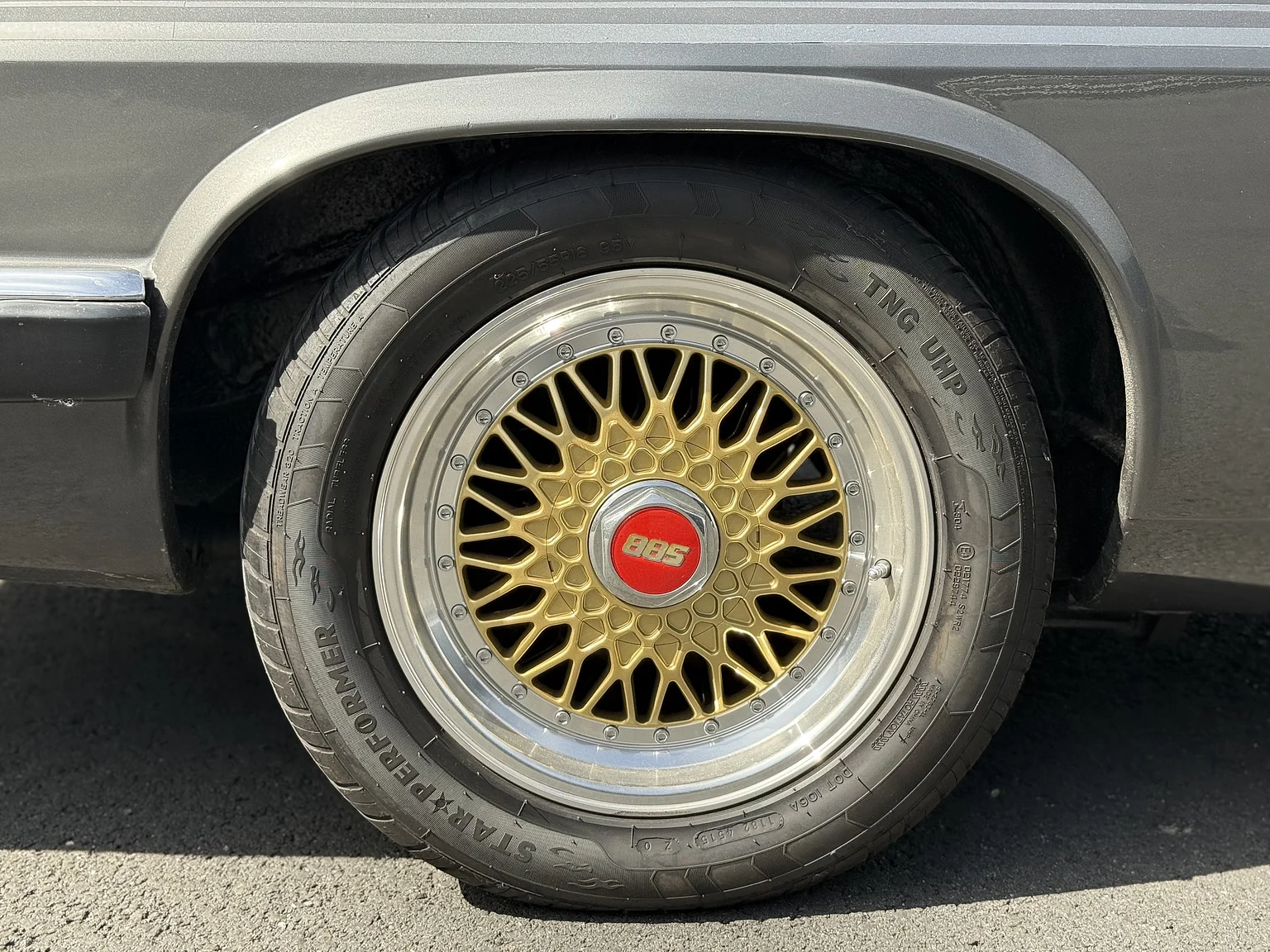 Exteriörbild på 1985 Jaguar XJS HE (49)