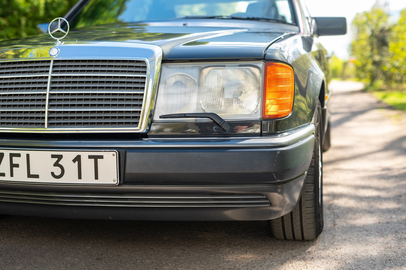 Exterior image of 1993 Mercedes-Benz 400 E