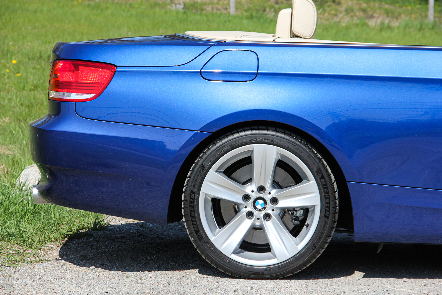 Exterior image of 2007 BMW 335i Cabriolet (39)