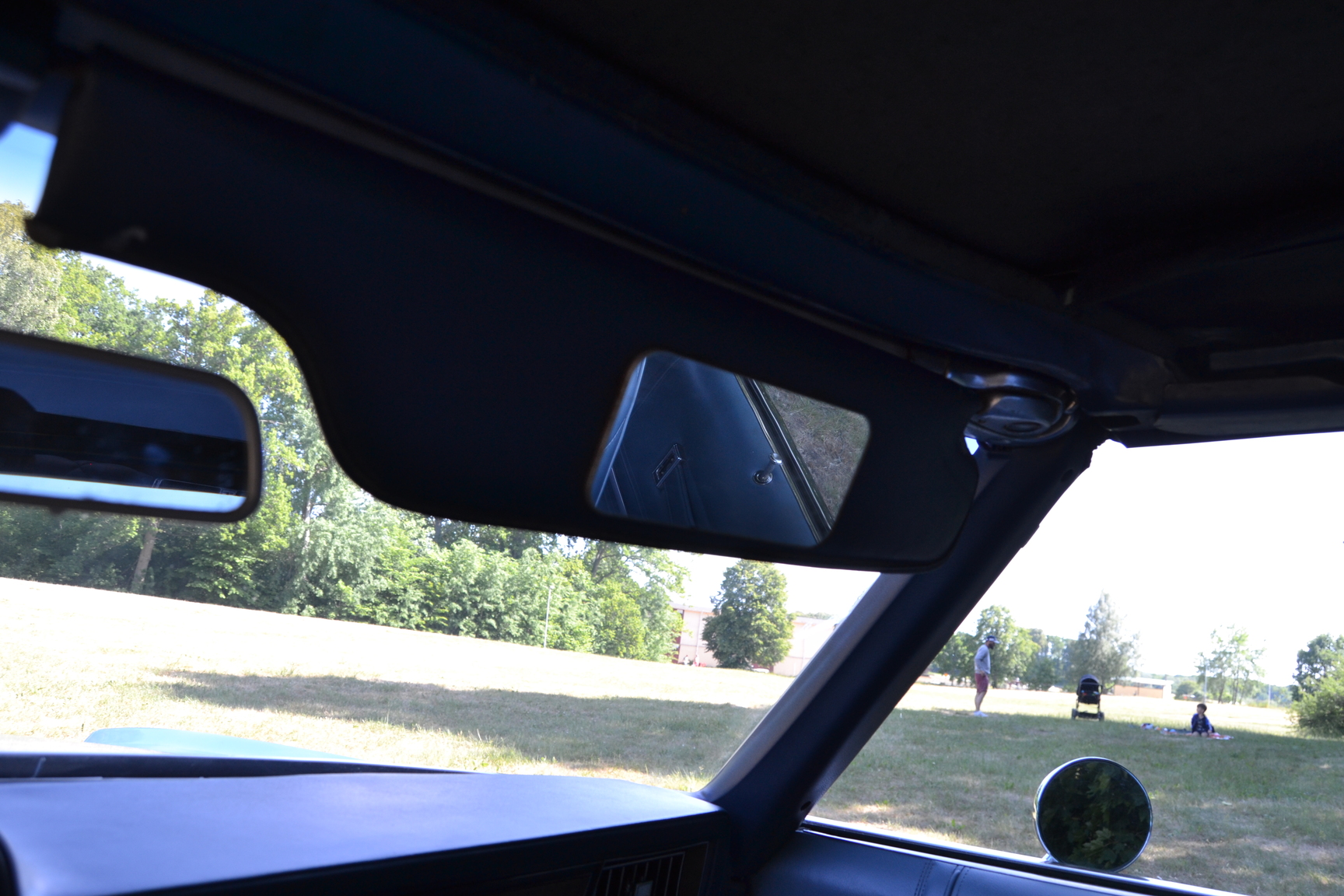 Interior image of 1970 Oldsmobile Ninety eight Convertible (31)