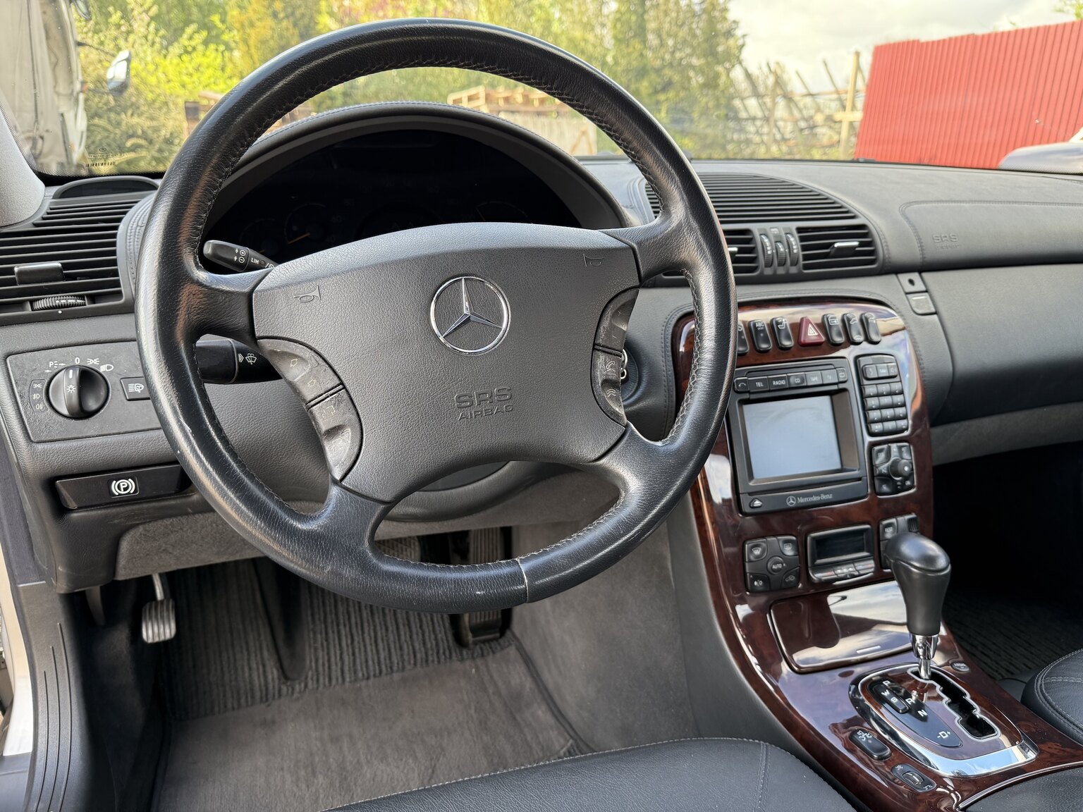 Interior image of 2000 Mercedes-Benz CL 500