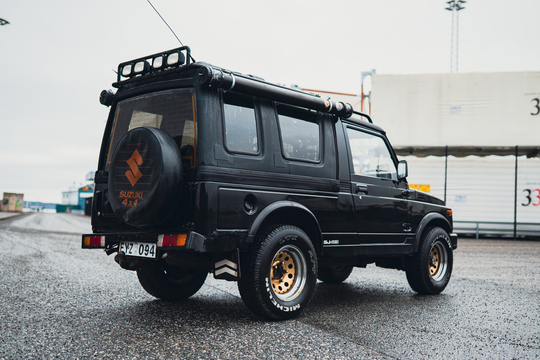 Exteriörbild på 1987 SUZUKI SJ 413 W Samurai 