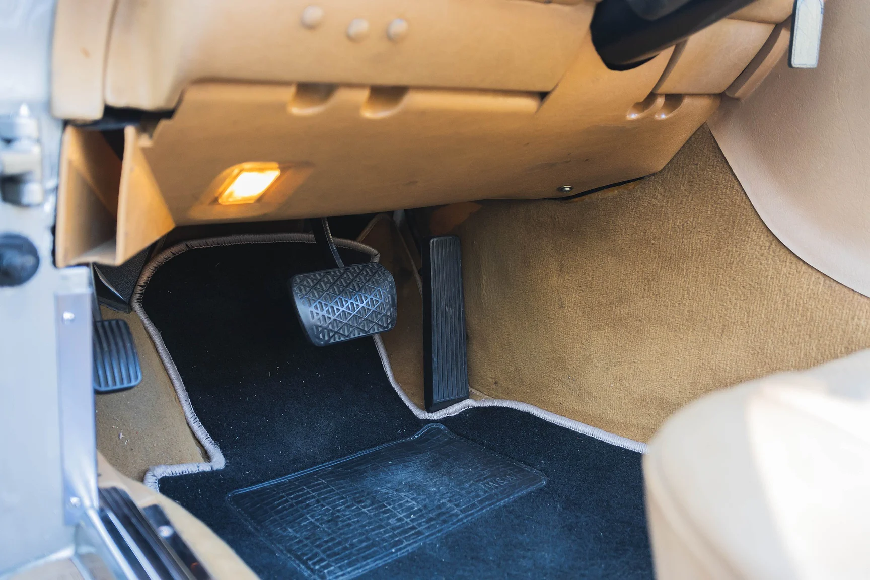 Innenraumfoto von 1980 Mercedes-Benz 450 SL  (44)