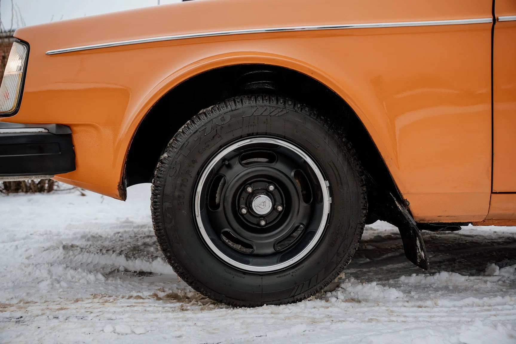 Exteriörbild på 1975 Volvo 242 2-dörrars coupé (39)