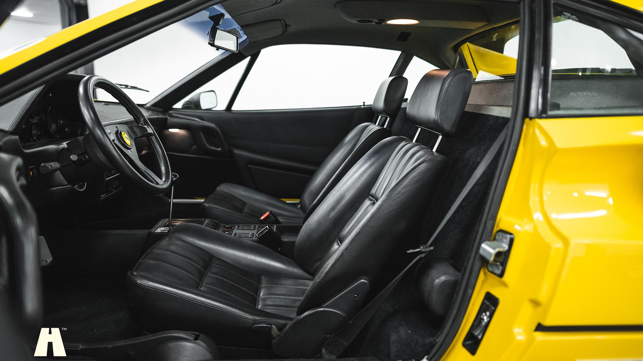 Interiörbild 1986 Ferrari 328 GTB