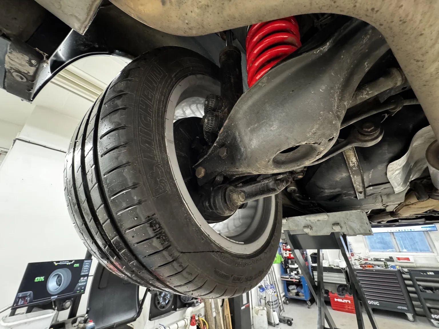 Image of 1992 BMW 850i 6-speed manual - 1 of 49 mechanics (53)