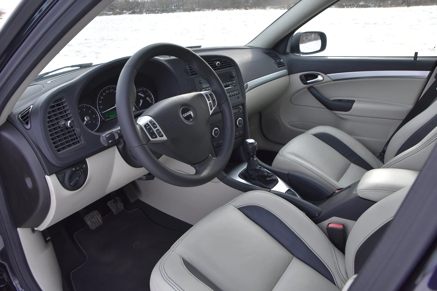 Interior image of 2014 Saab 9-3 Aero Hirsch Edition (2)