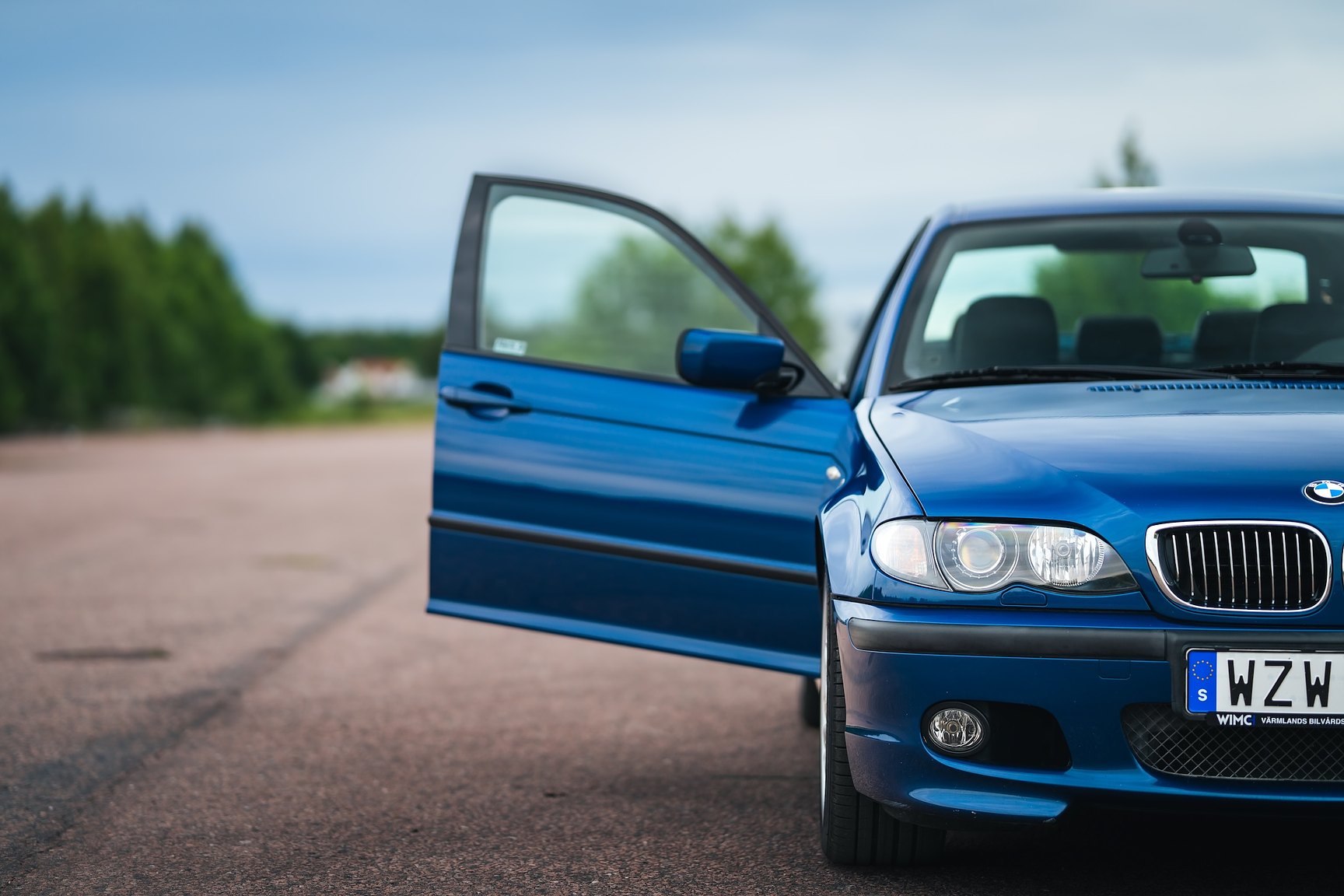 Exterior image of 2003 BMW 330i