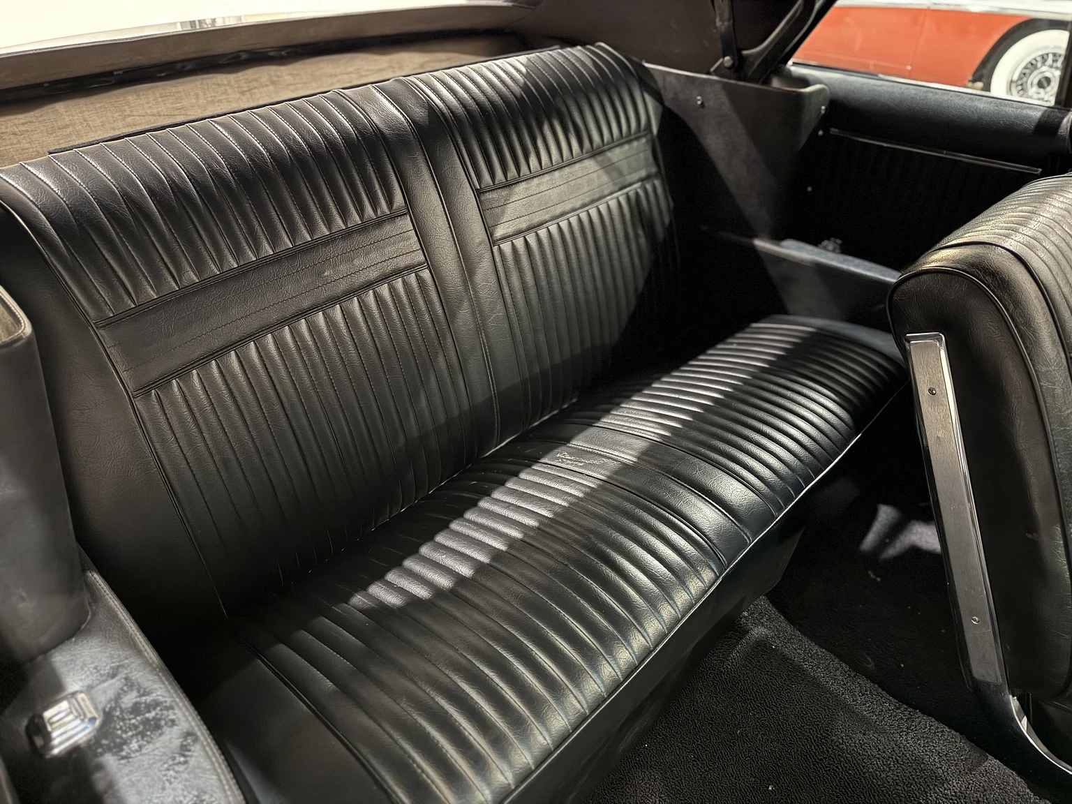 Interior image of 1964 Oldsmobile Cutlass Convertible (31)
