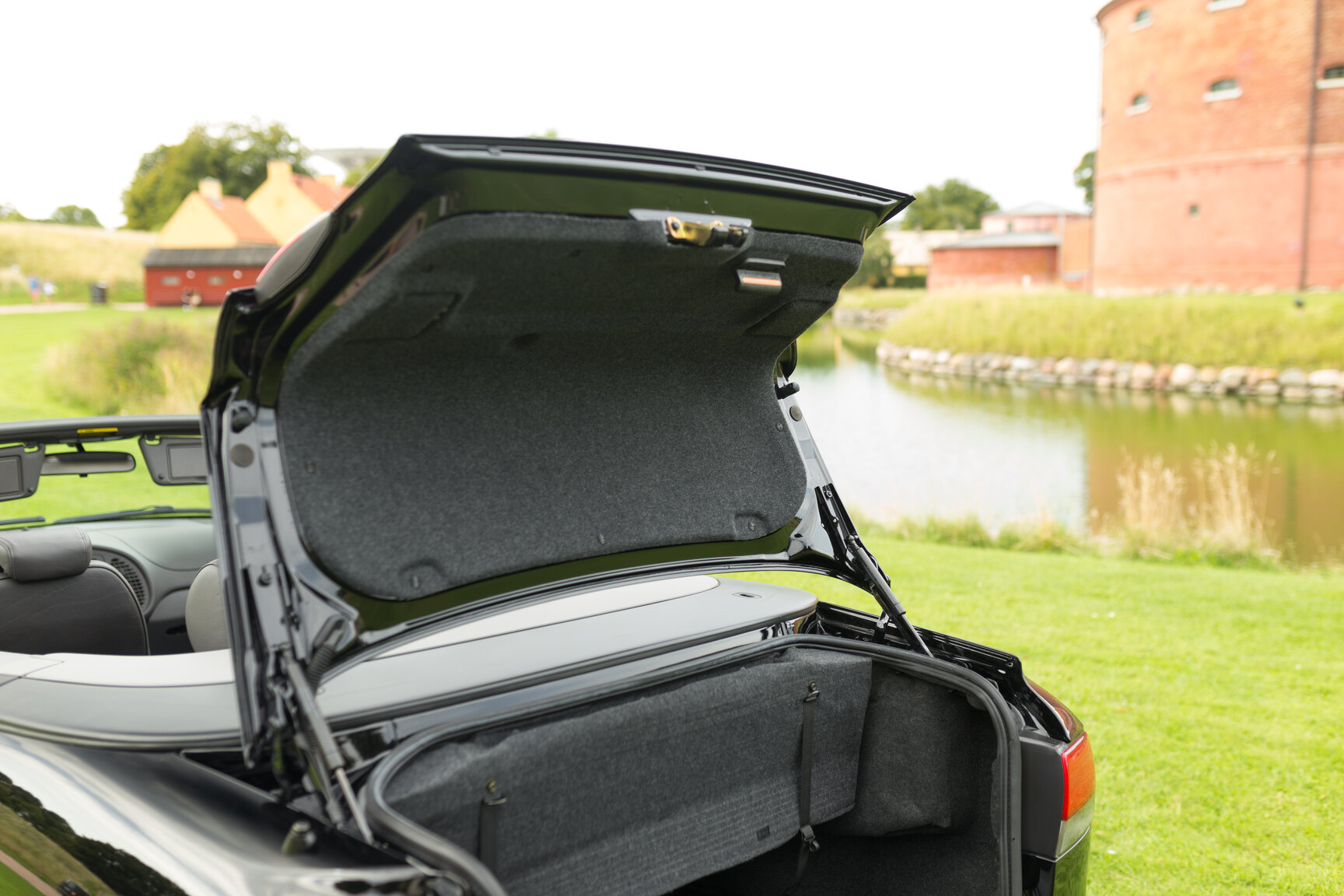 Interior image of 1998 Saab 9-3 SE 2.0T Convertible
