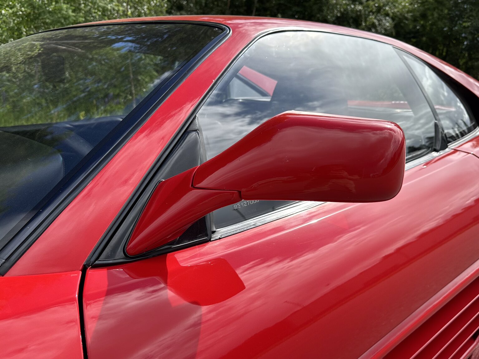 Exteriörbild på 1990 Ferrari 348 (19)