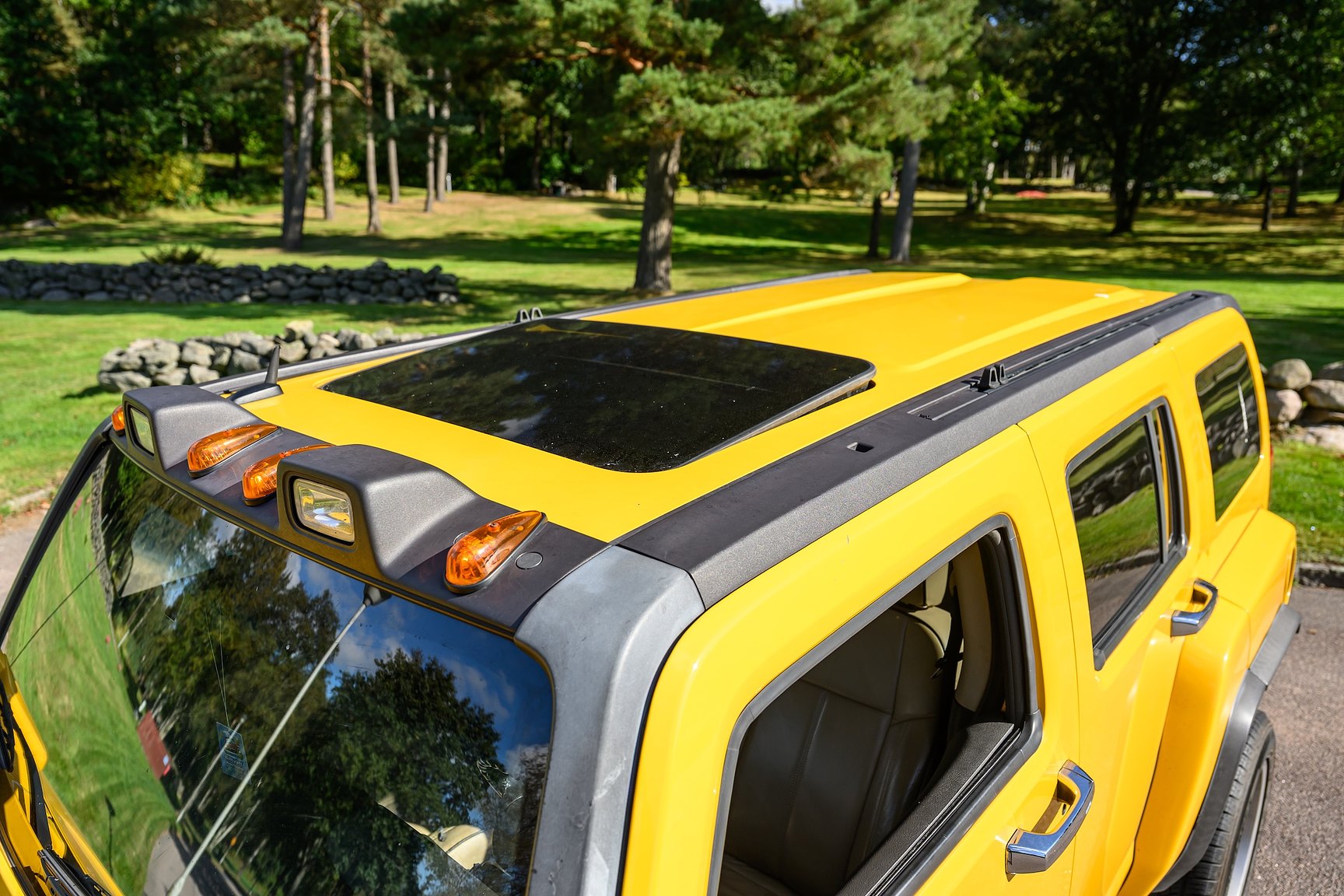 Exterior image of 2006 Hummer H3