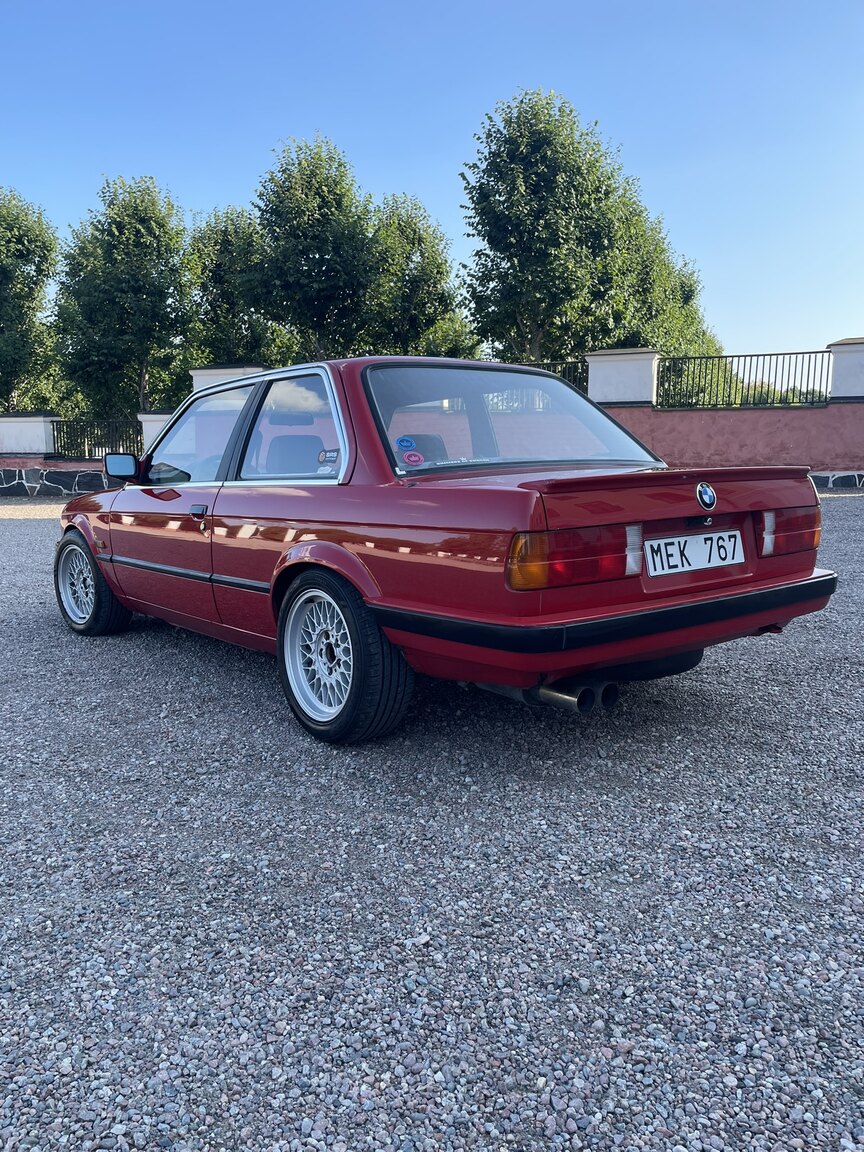 Exteriörbild på 1987 BMW 320i