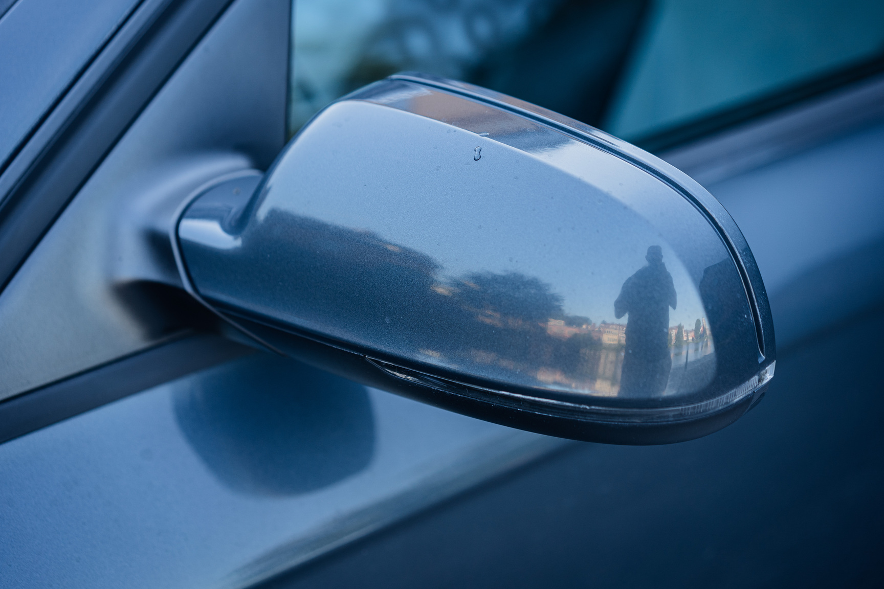 Exterior image of 2011 Audi S4 (33)