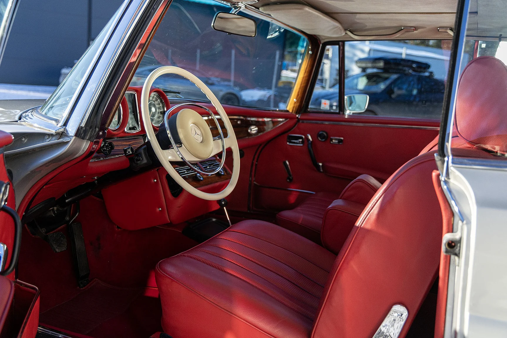 Innenraumfoto von 1970 Mercedes-Benz  280 SE 3.5 Coupé (4)