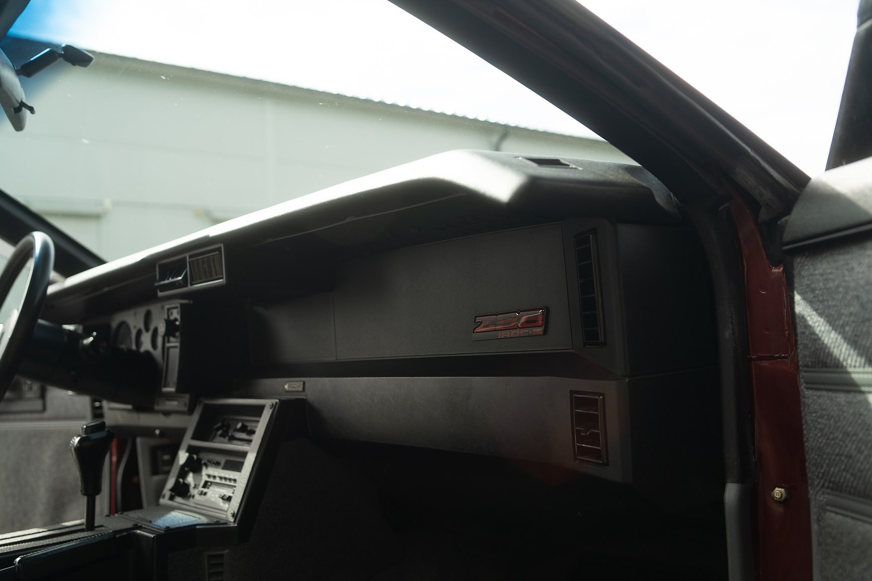 Innenraumfoto von 1988 Chevrolet Camaro Z28 Iroc-Z Convertible