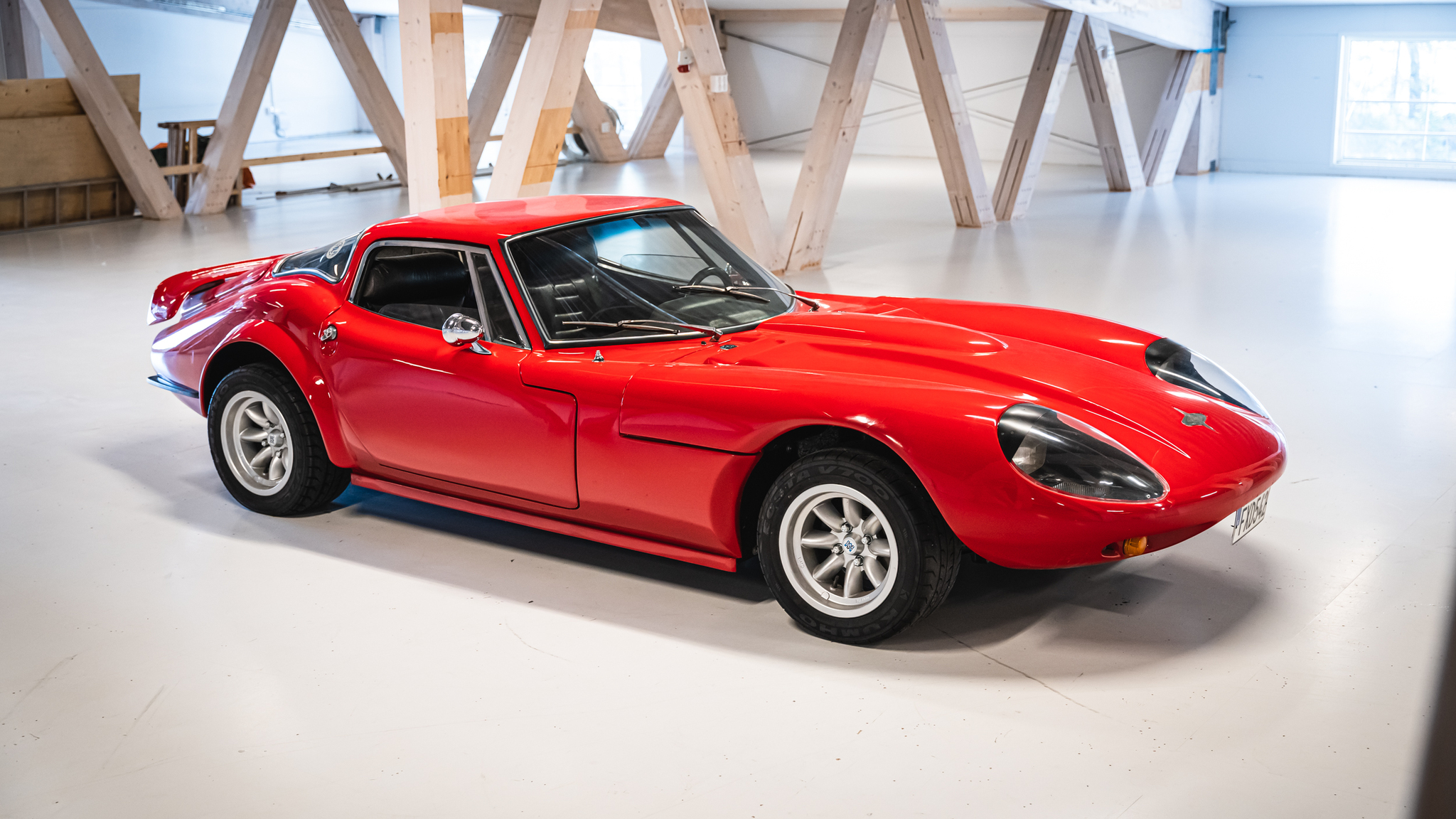 Exteriörbild på 1970 Marcos GT (2)