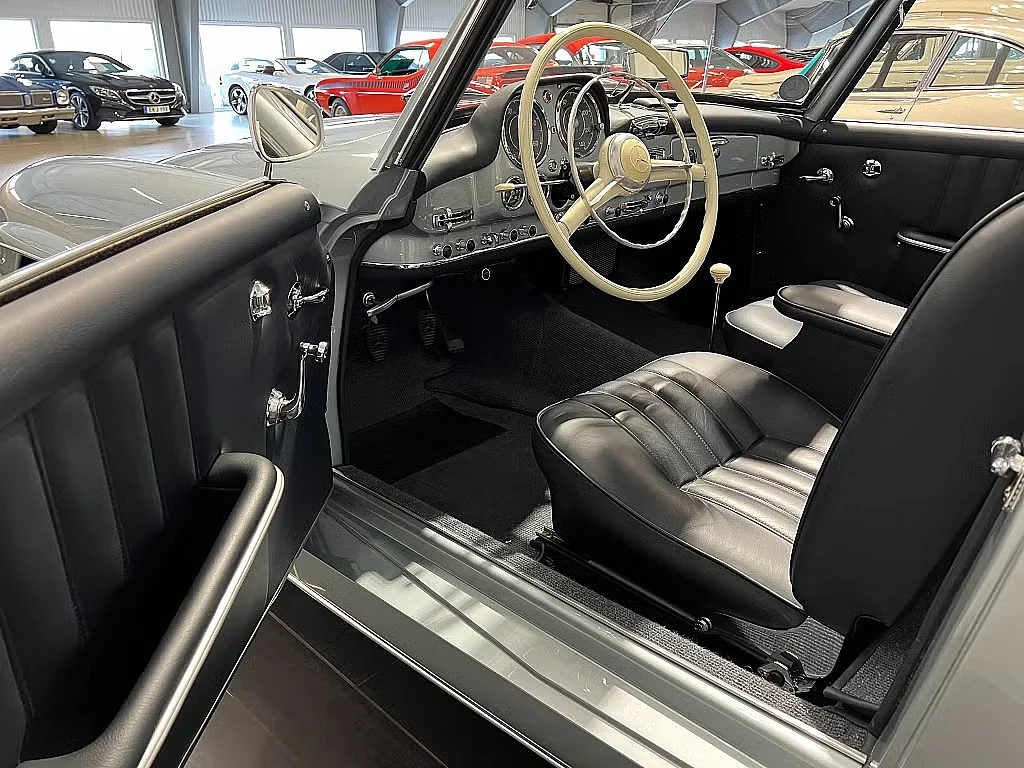 Interiörbild 1960 Mercedes 190 SL (4)