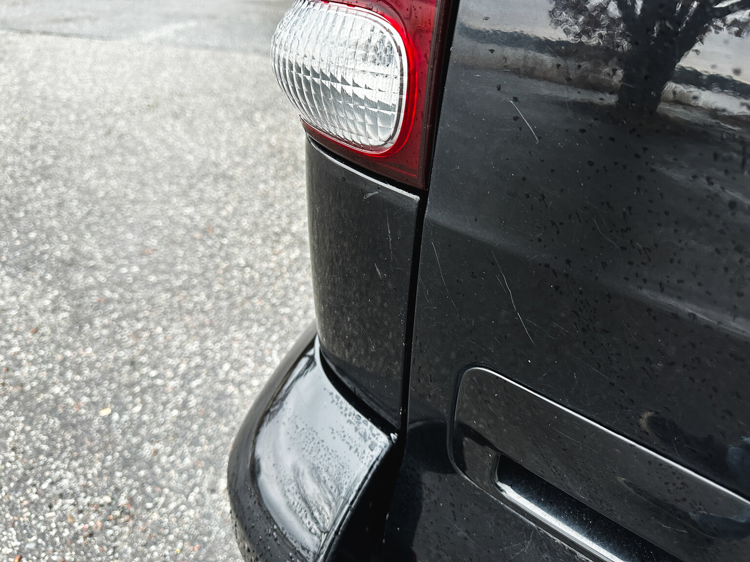 Exterior image of 2004 Toyota Land Cruiser