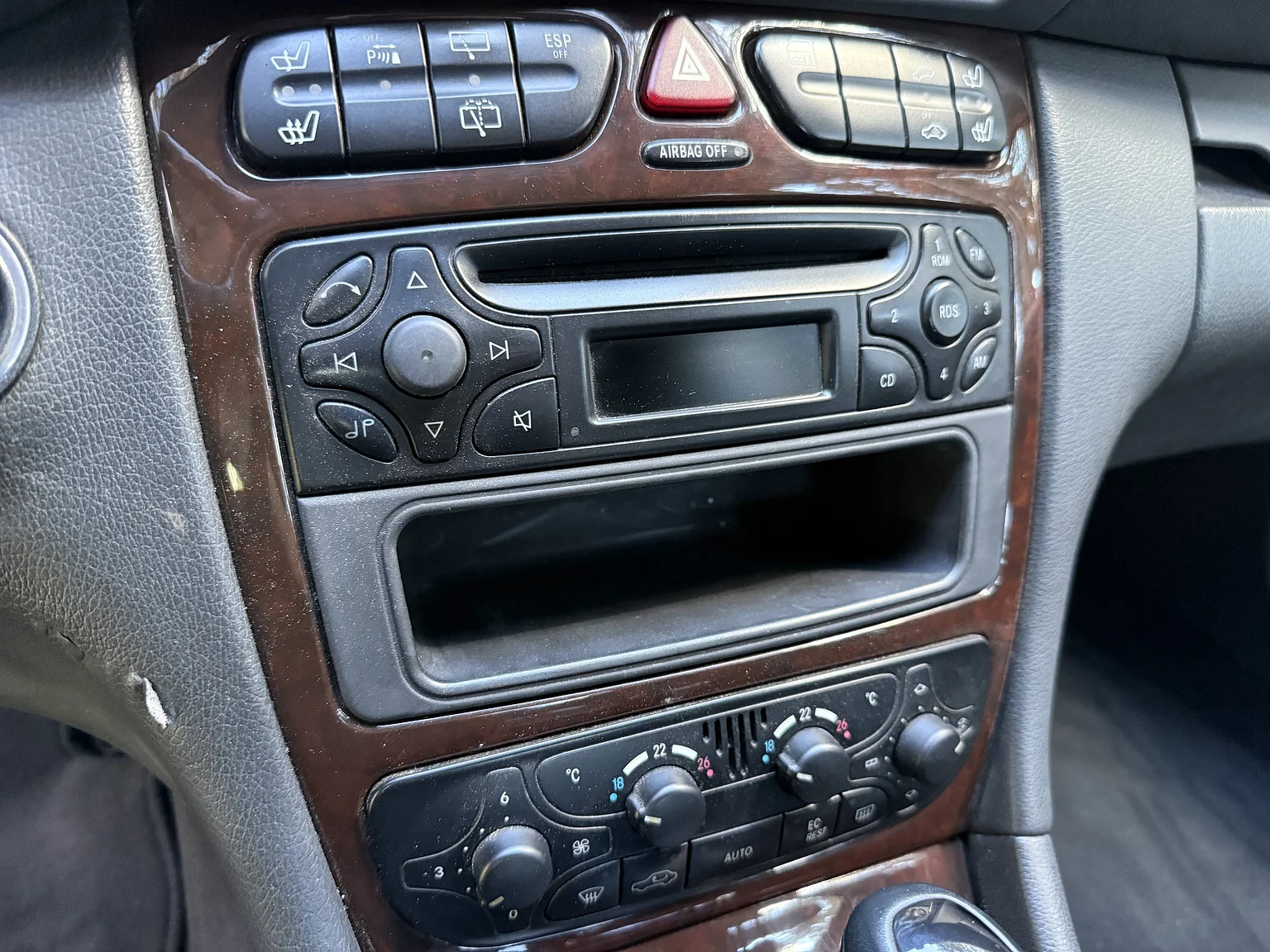 Innenraumfoto von 2002 Mercedes-Benz C 320 T (25)