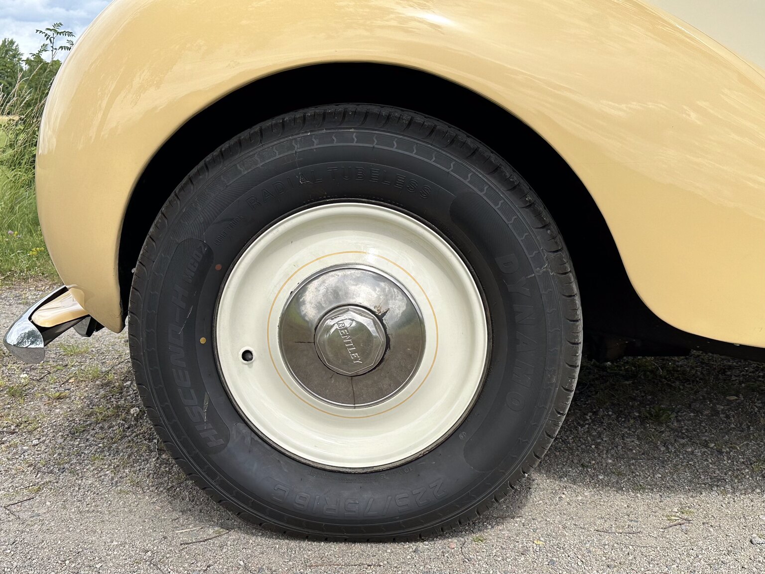 Exteriörbild på 1947 Bentley Mark IV Sport Saloon
