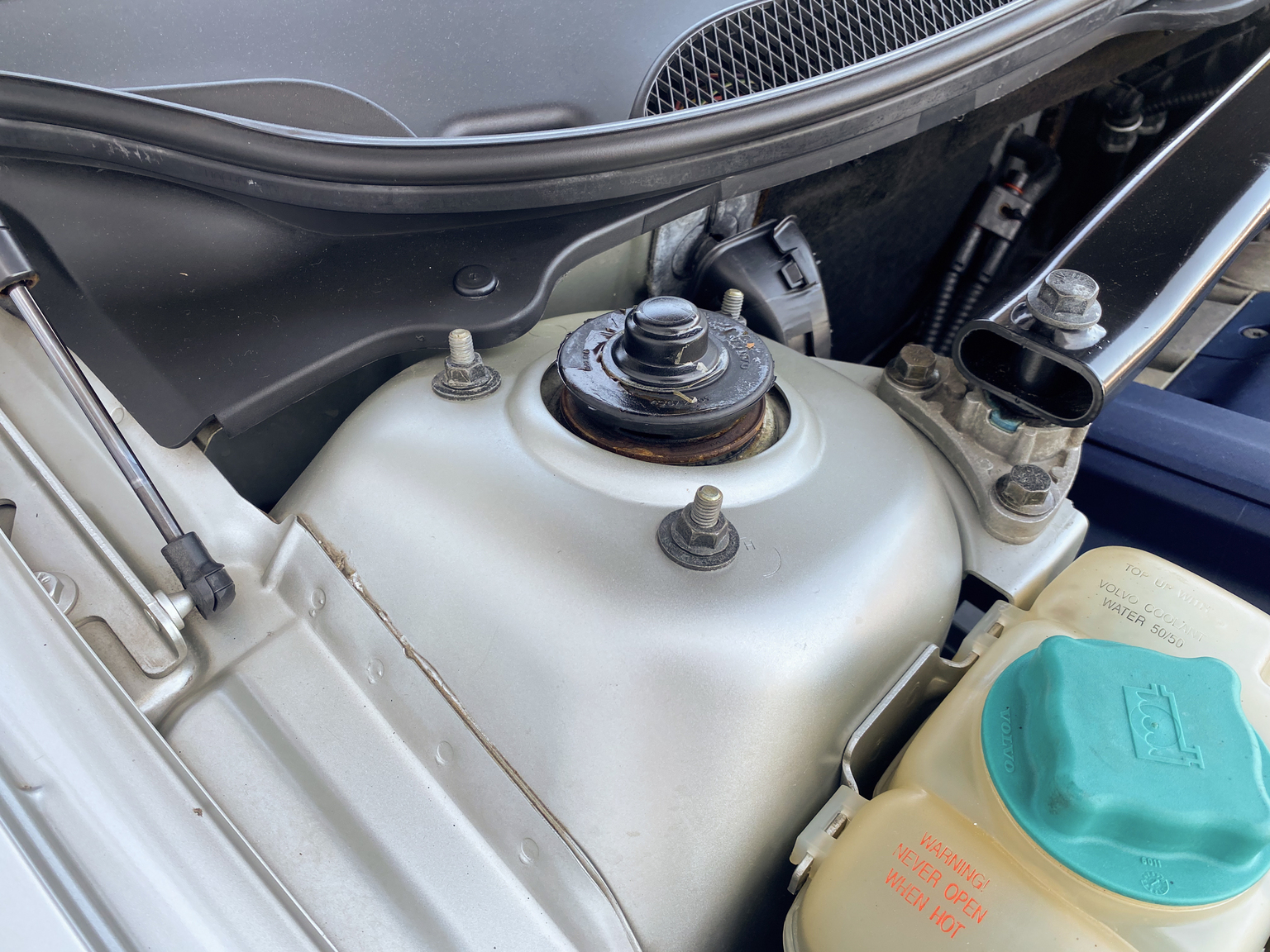 Image of 2005 Volvo V70 R AWD (14) mechanics