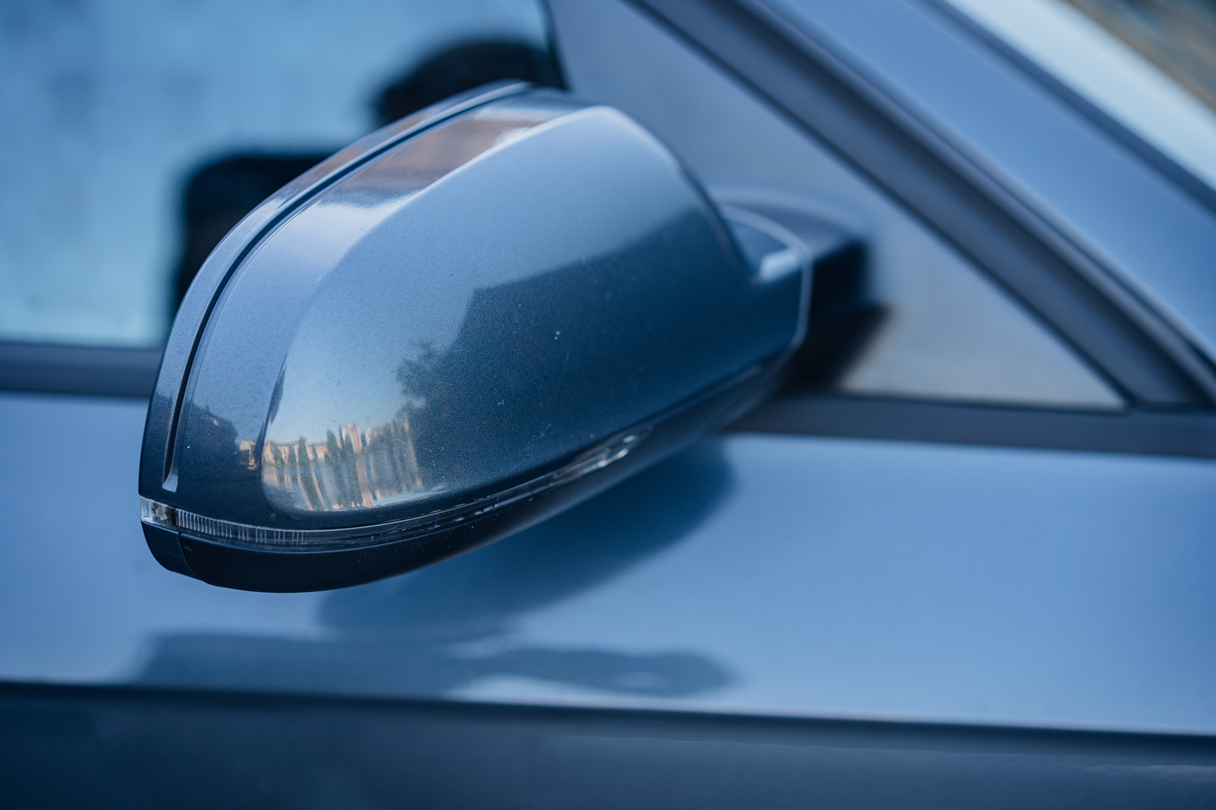 Exterior image of 2011 Audi S4 (19)