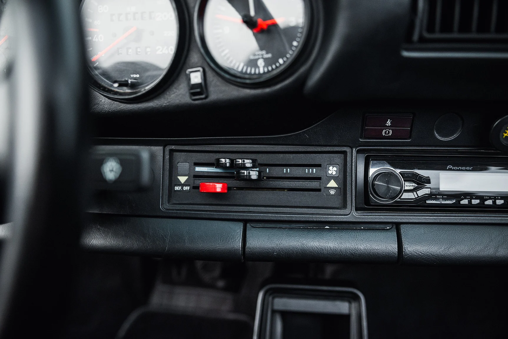 Innenraumfoto von 1983 Porsche 911 SC (34)