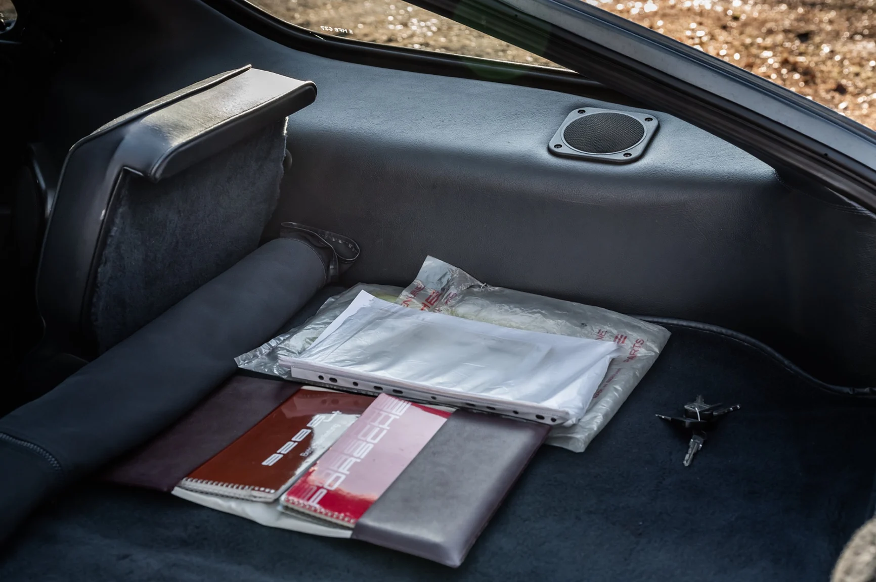 Documentation for 1988 Porsche 928 S4 (1)