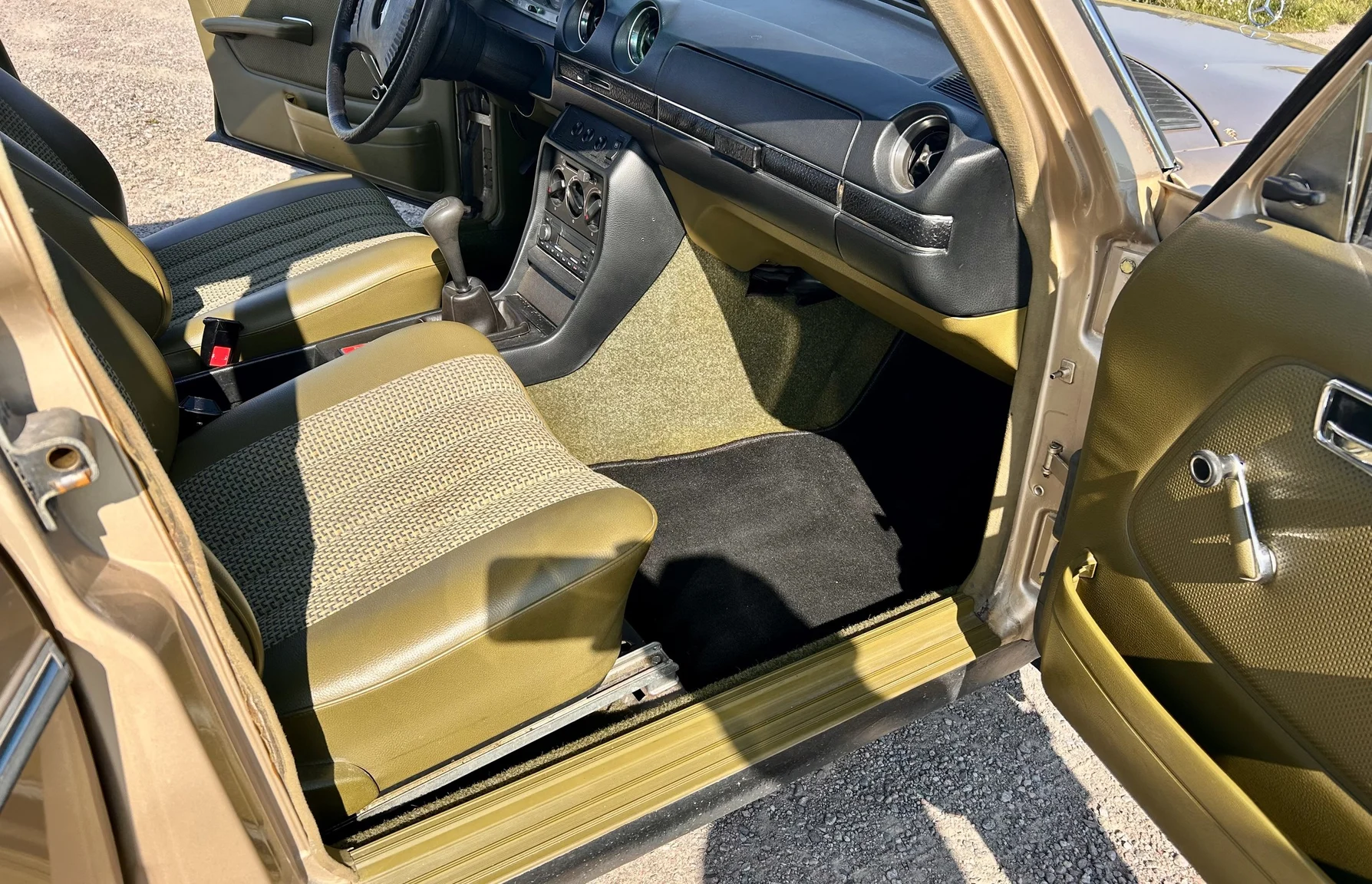Innenraumfoto von 1976 Mercedes-Benz 300 D (15)