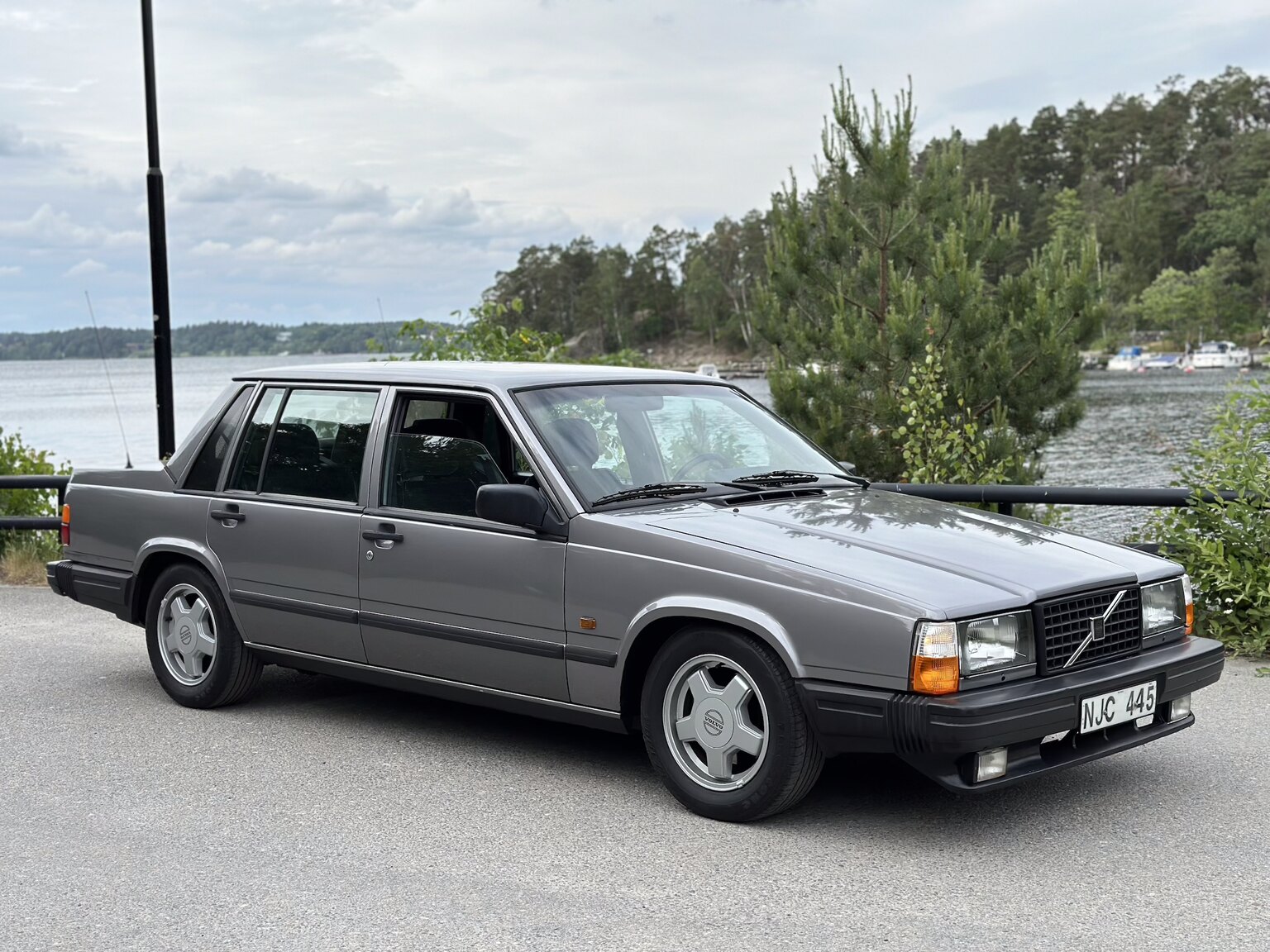 Exterior image of 1988 Volvo 740 Turbo