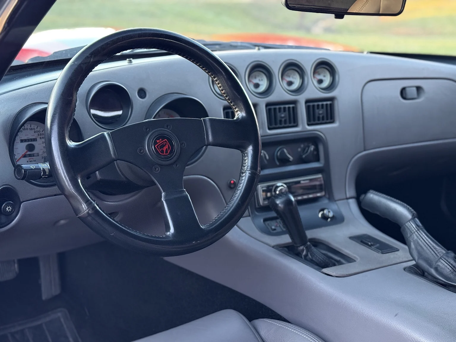 Interior image of 1994 Chrysler Viper (2)
