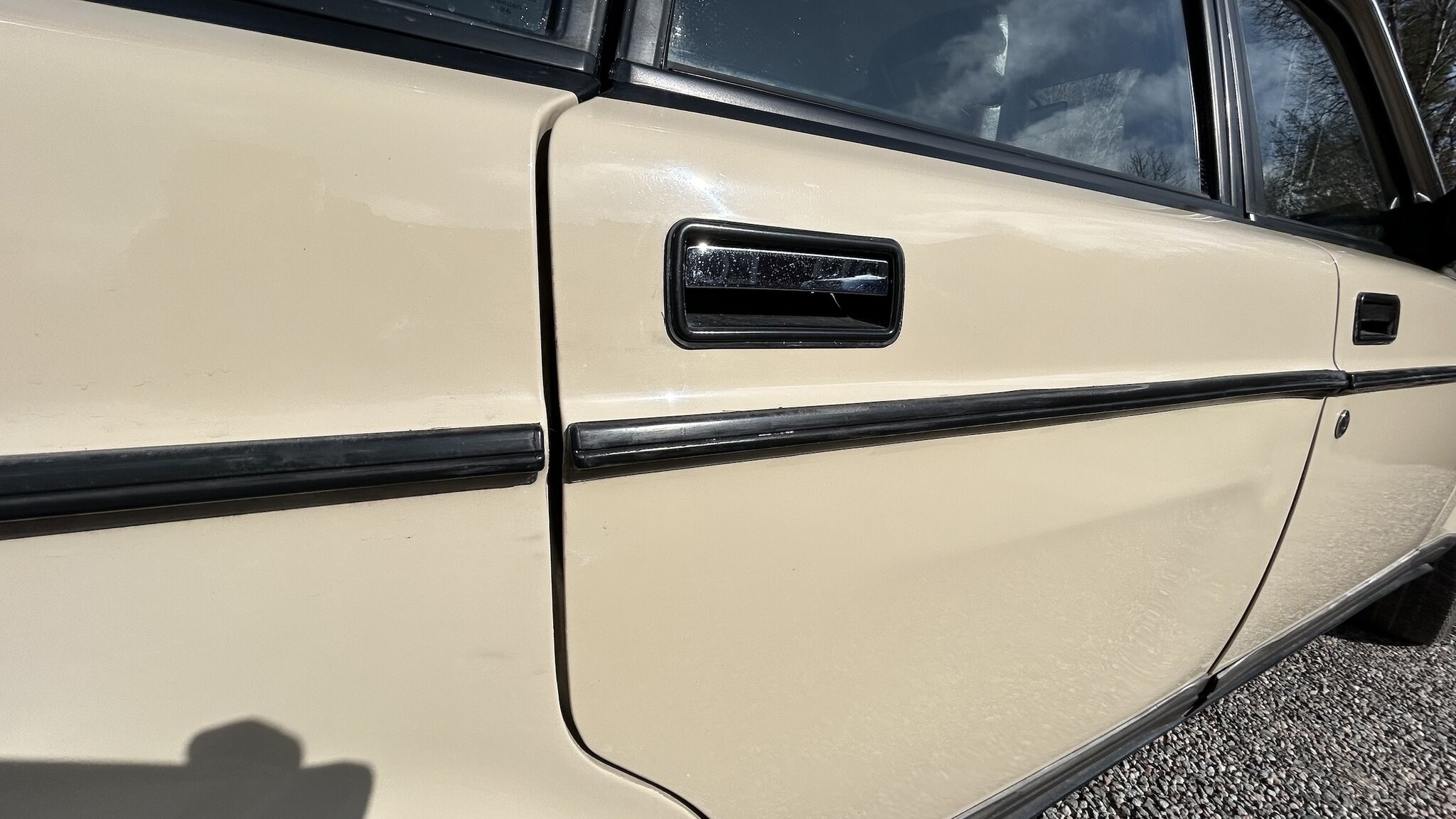 Exterior image of 1987 Volvo 244