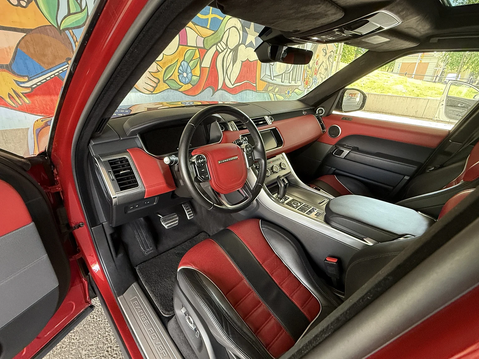 Interiörbild 2017 Range Rover Sport SVR (1)