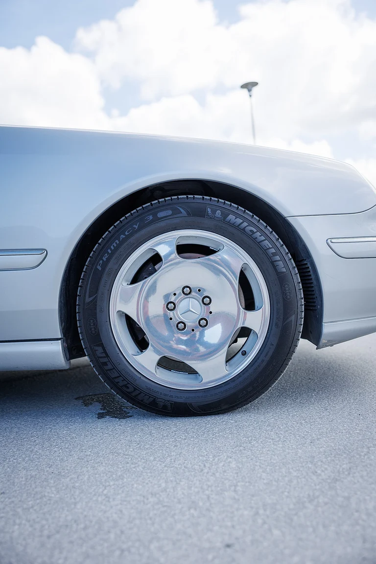 Exteriörbild på 2000 Mercedes-Benz CL 600 (11)