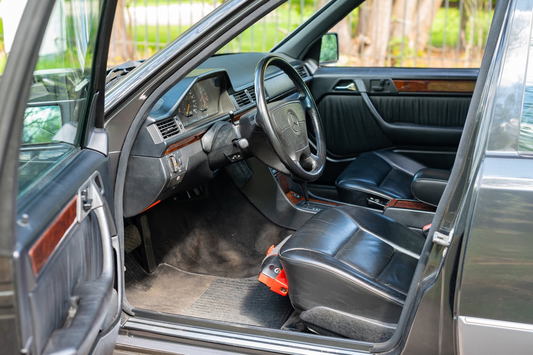 Interior image of 1993 Mercedes-Benz 400 E